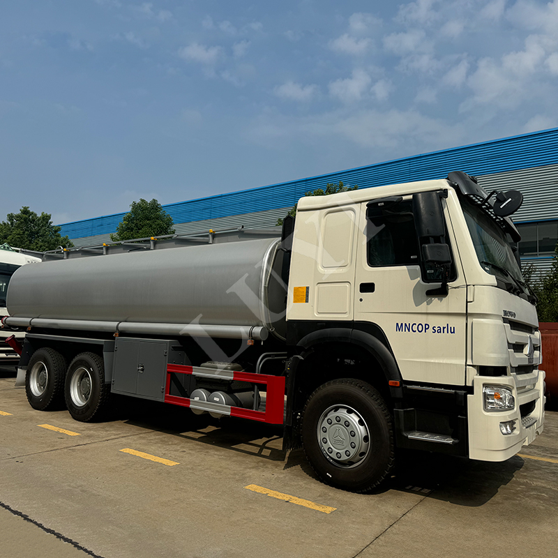 HOWO oil tank truck 25,000 liters. 20,000 liters HOWO 6X4 8x4 Tank Truck 340Oil Tanker Truck