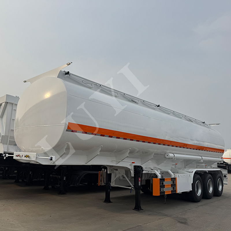 Three-axle tank semi-trailer