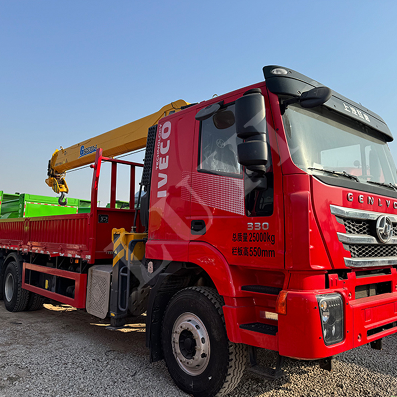 SAIC-Hongyan Iveco 6x4 Truck with XCMG Jib Crane with Side W