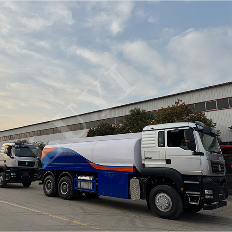 Sinotruk HOWO Oil Tank Truck 25000 Liters Capacity Fuel Tran