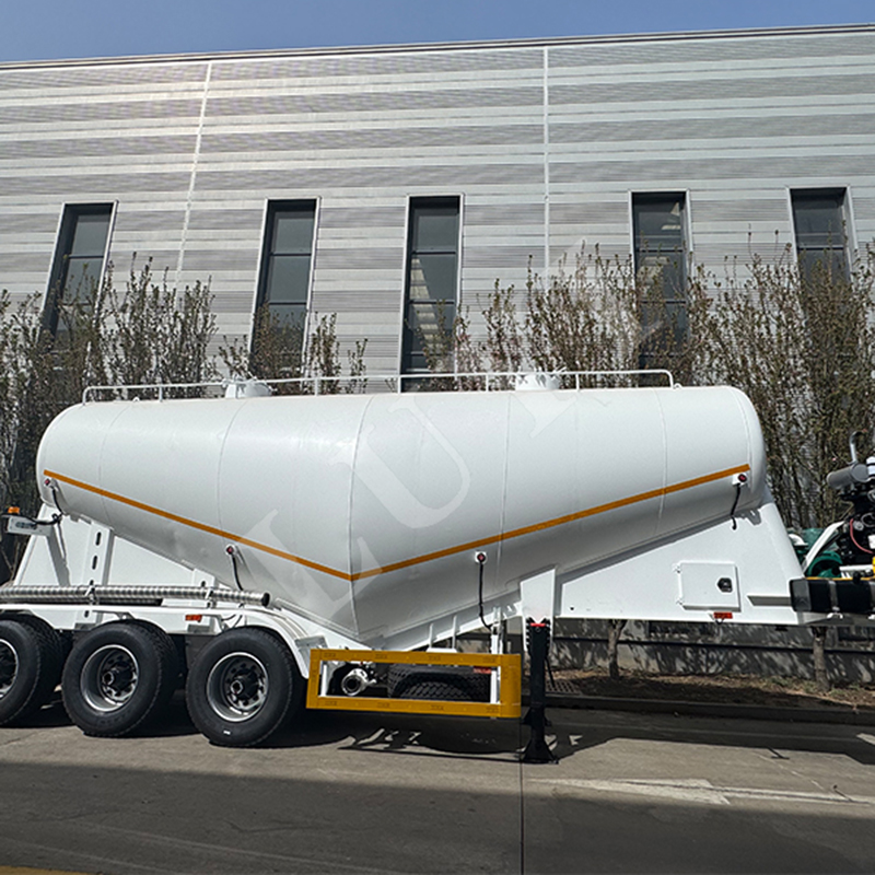 3 Axle 30cbm V-Type Carbon Steel Fly Ash/Cement Tank Semi Trailer with High-Efficiency Air Compresso
