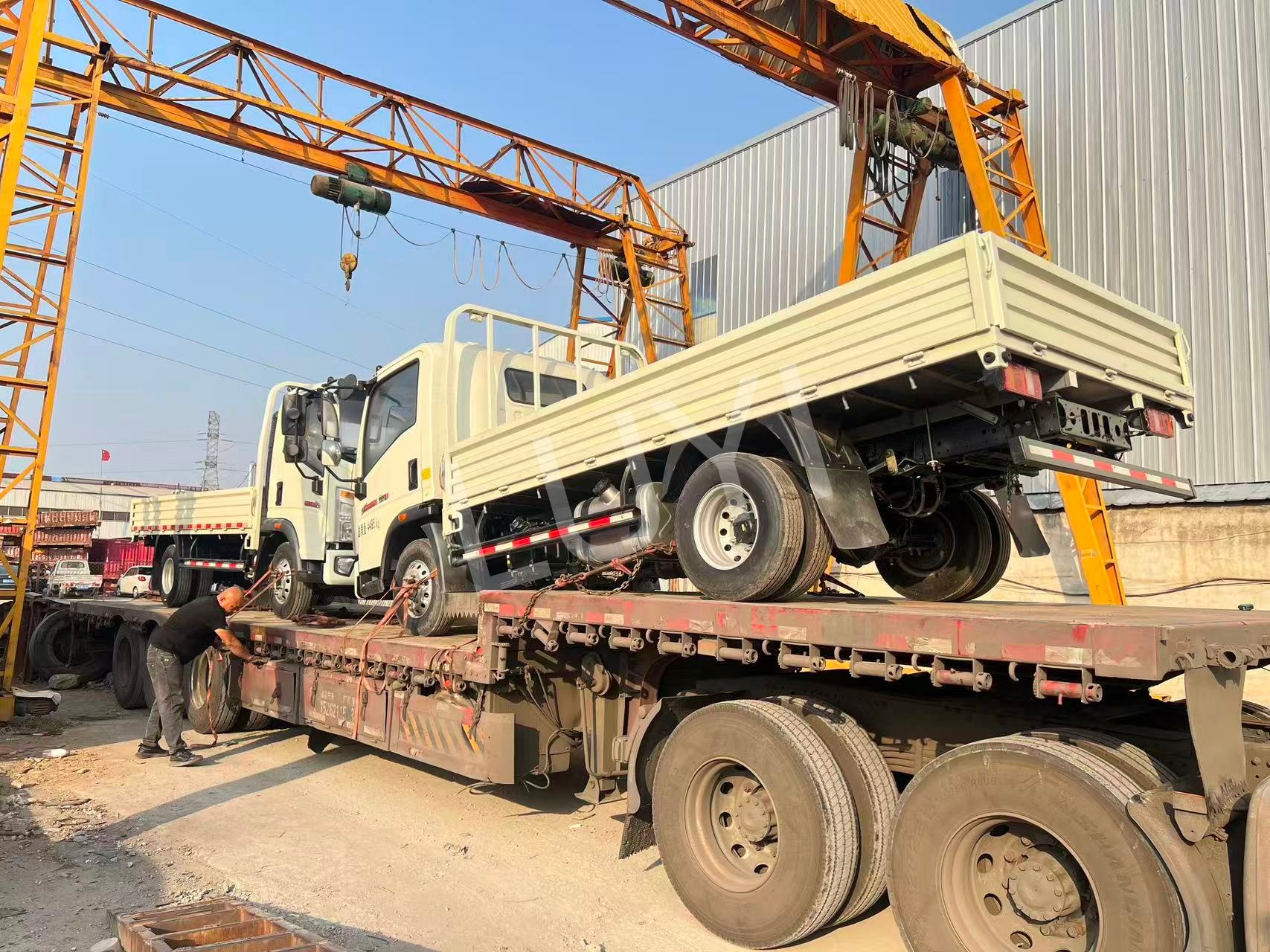 HOWO light-duty trucks shipped